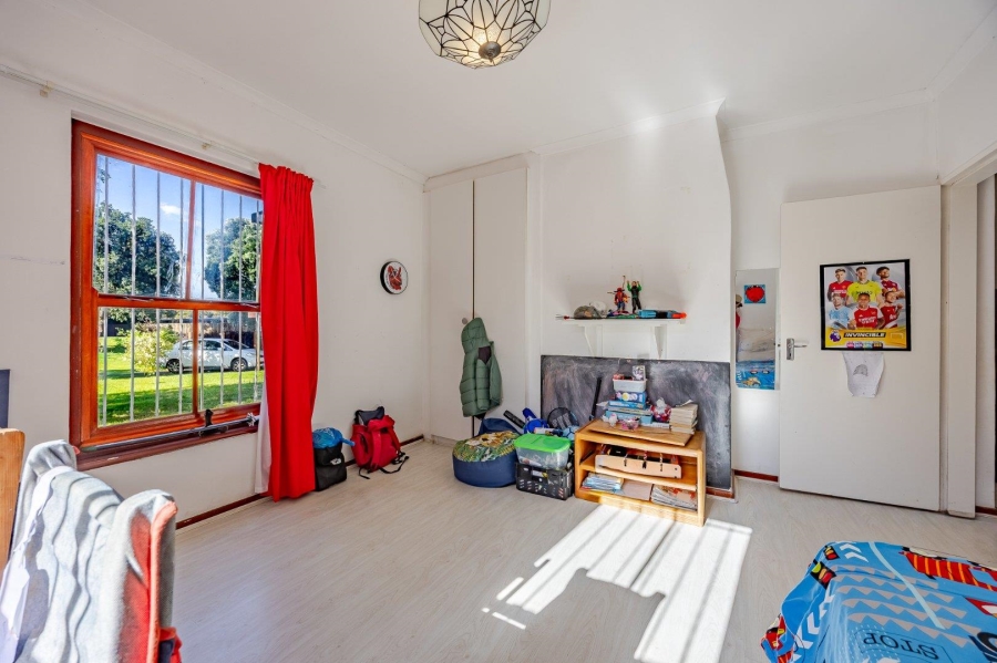 5 Bedroom Property for Sale in Lakeside Western Cape